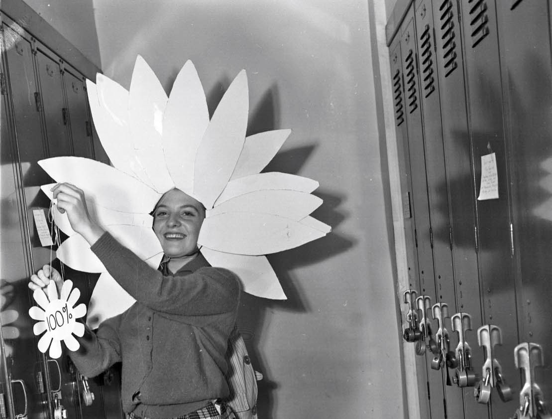 Mundelein student wearing a flower headpiece